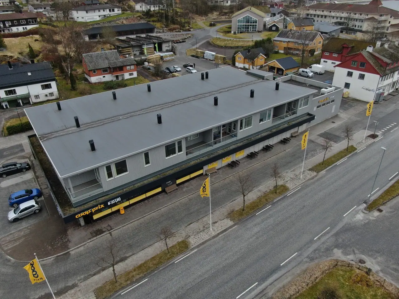 To roms leilighet med carport i Vikavegen 9 — DJI_0566