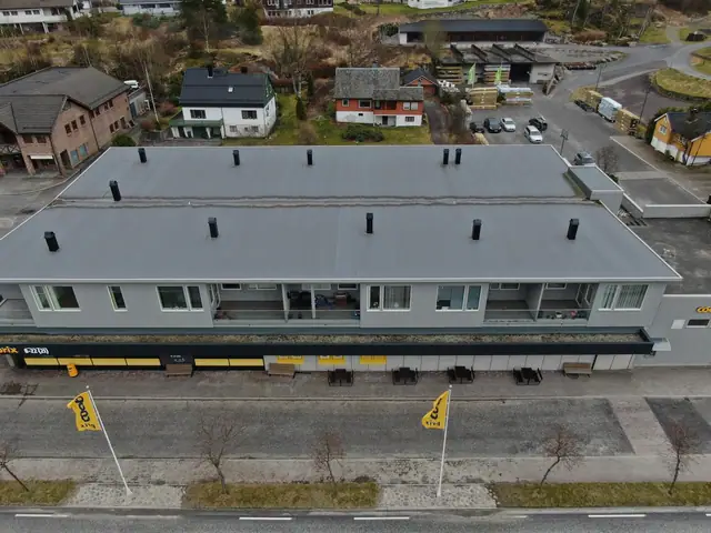 To roms leilighet med carport i Vikavegen 9 — DJI_0565