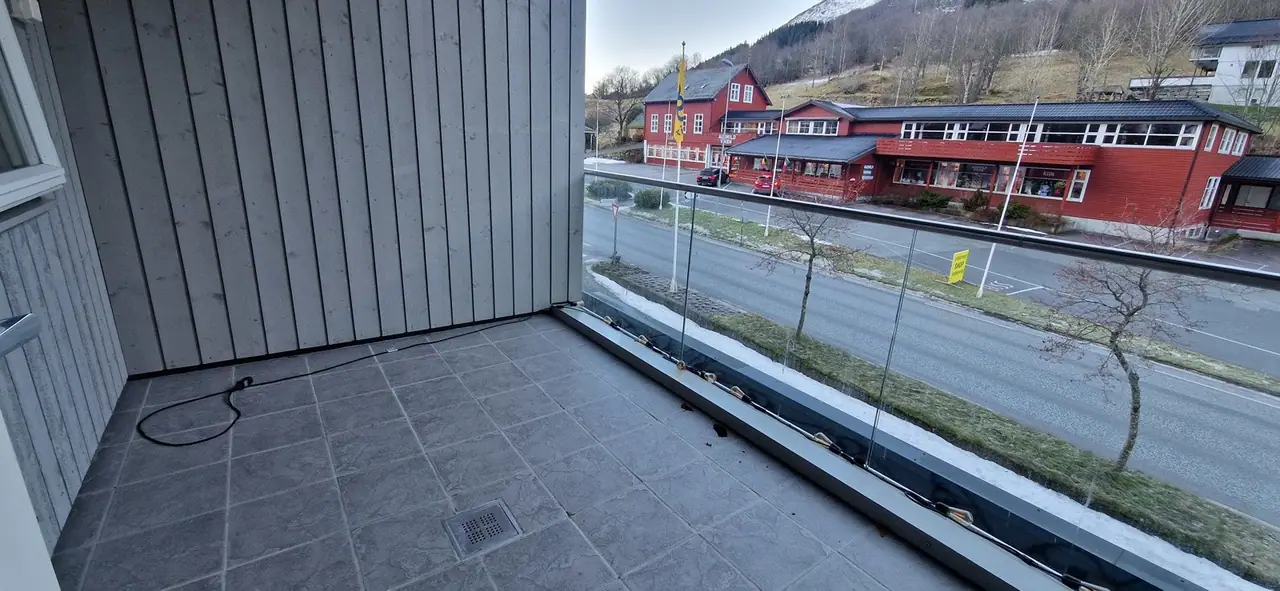 To roms leilighet med carport i Vikavegen 9 — Veranda