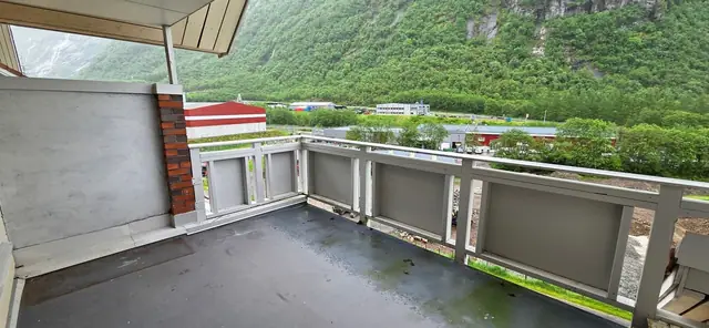 Tre roms leilighet med parkeringsplass i kjeller - Hjetlandsbakkane 2 — bilde 2