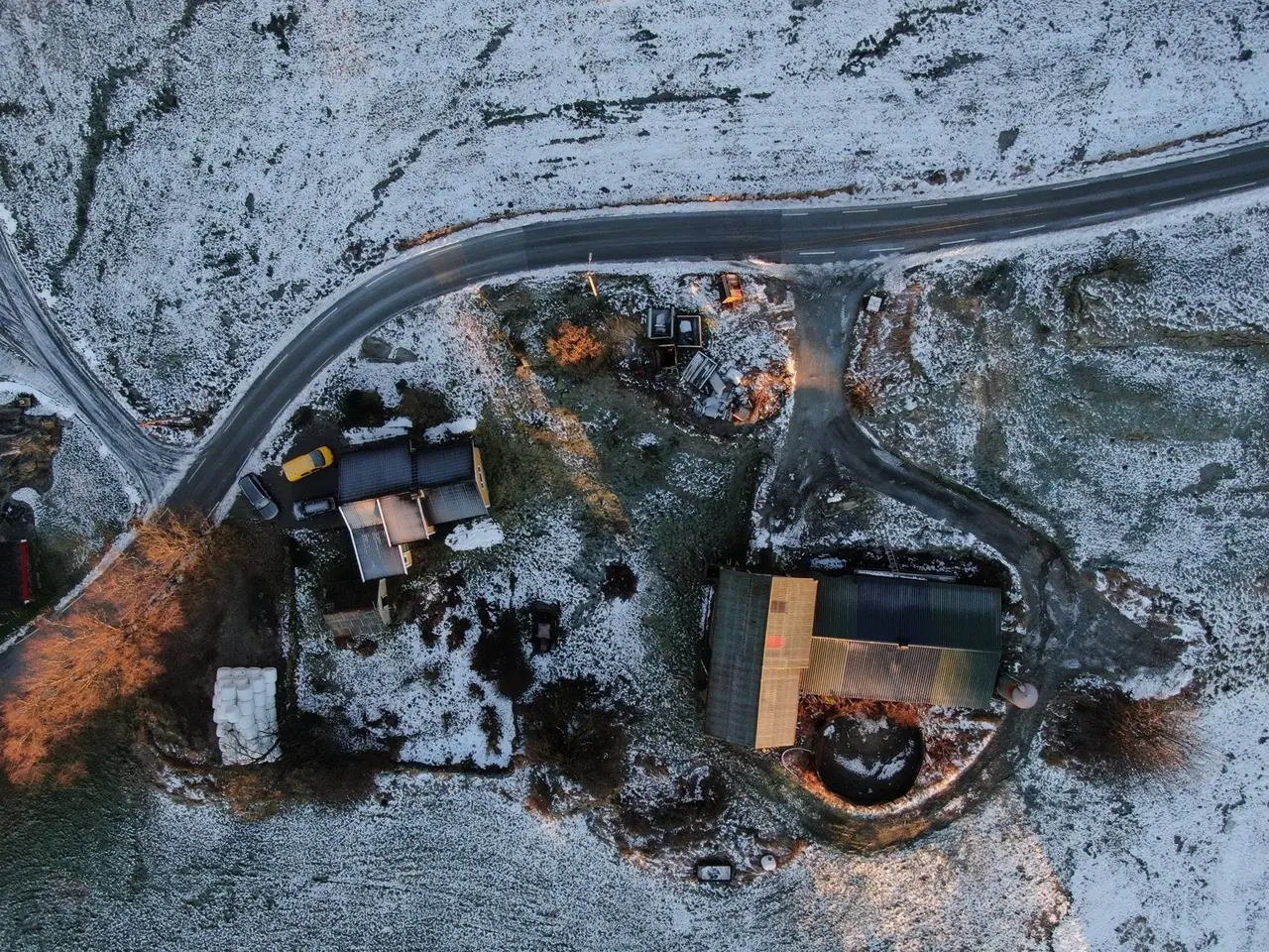 Landbrukseiendom på Atløy med våningshus, uthus og driftsbygning - 269 daa totalt areal — bilde 7